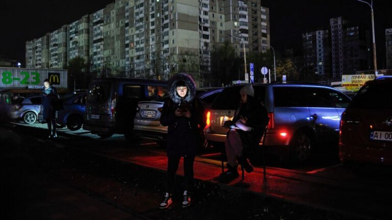 Ruské údery minuly hlavní cíl. „Život bez světla je lepší než s Rusy“