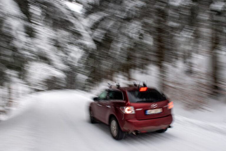 Sníh komplikuje dopravu v Jihočeském kraji, vlaky nejezdí na pěti tratích