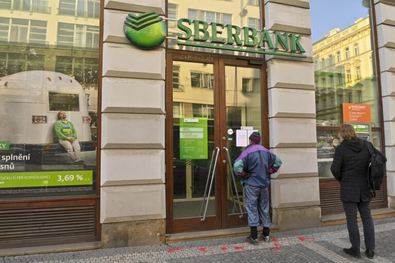 Správkyně Sberbank CZ nemůže zahájit výplatu věřitelů, jeden se odvolal
