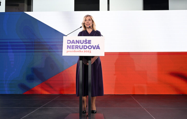 Ve volebním modelu pro ČT má Nerudová 27 %, Babiš a Pavel shodně 26,5 %