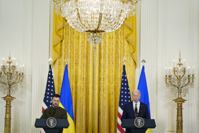 Nikdy nezůstanete sami, slíbil Biden po jednání se Zelenským