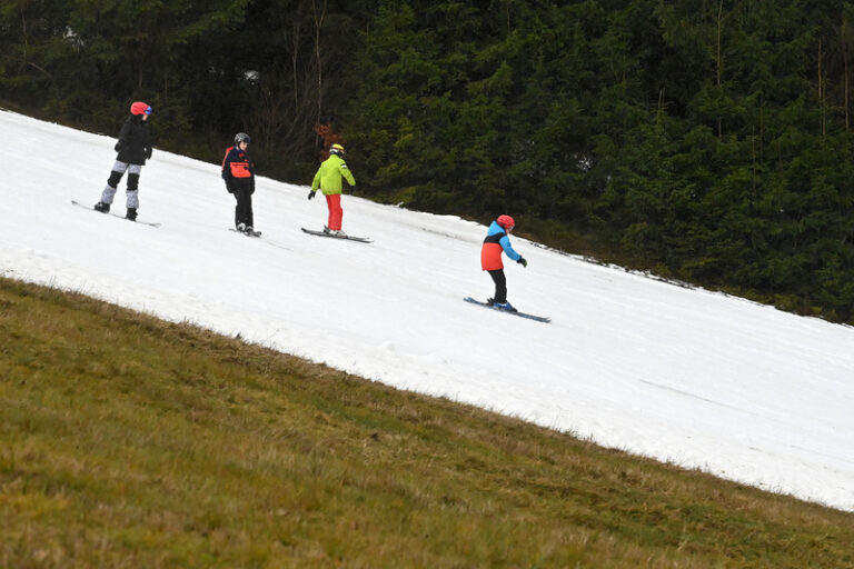 Návštěvnost skiareálů ovlivnily svátky i obleva, vyhlížejí ochlazení
