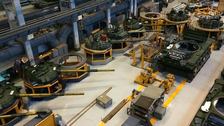 Rusko se připravuje na dlouhodobou konfrontaci se Západem, ruský vojensko-průmyslový komplex je klíčovým nástrojem Putinovy ​​agrese