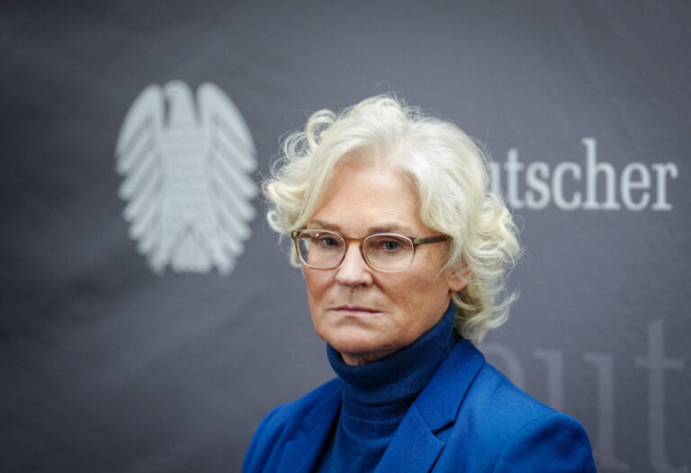 Německá ministryně obrany Lambrechtová se chystá rezignovat, píše tisk