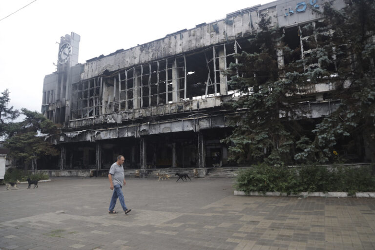 Moskva zesiluje integraci na východě Ukrajiny, vozí i děti na Vánoce do Ruska