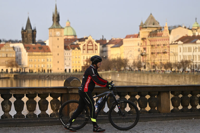 Třetina meteorologických stanic hlásí teplotní rekordy, místy bylo 12 stupňů