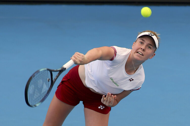 Nosková porazila Kasatkinovou, Brenda Fruhvirtová prohrála s Fernandezovou