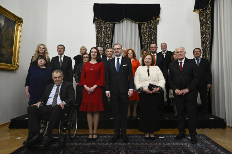 Premiér Fiala se setkal v Kramářově vile se svými předchůdci