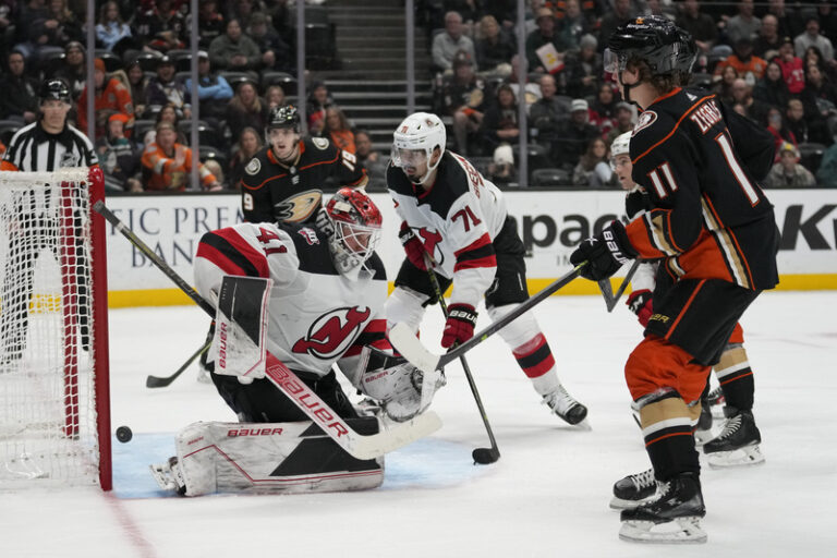 Vaněček a Rittich vychytali v NHL vítězství