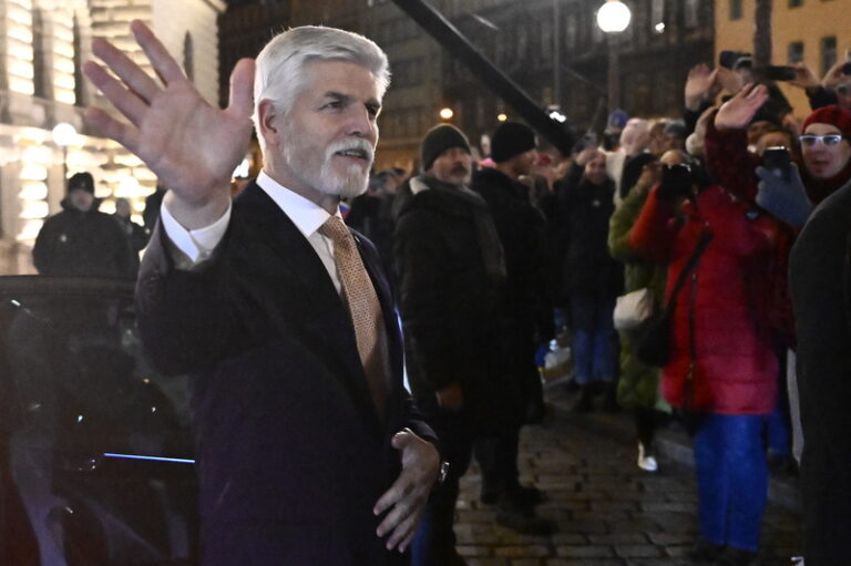 Pavel se sejde s premiérem a předsedy parlamentních komor