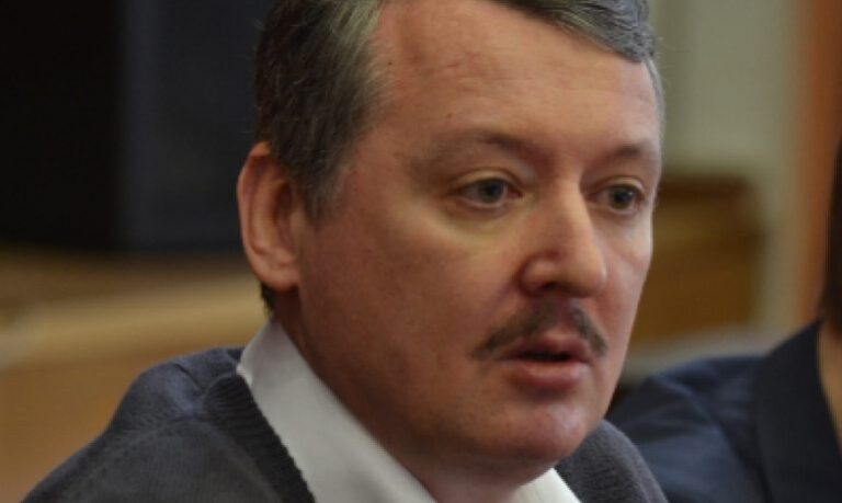Igor Girkin proklíná “debilitu nejvyšších generálů”. Myslí ty ruské a něco na tom bude