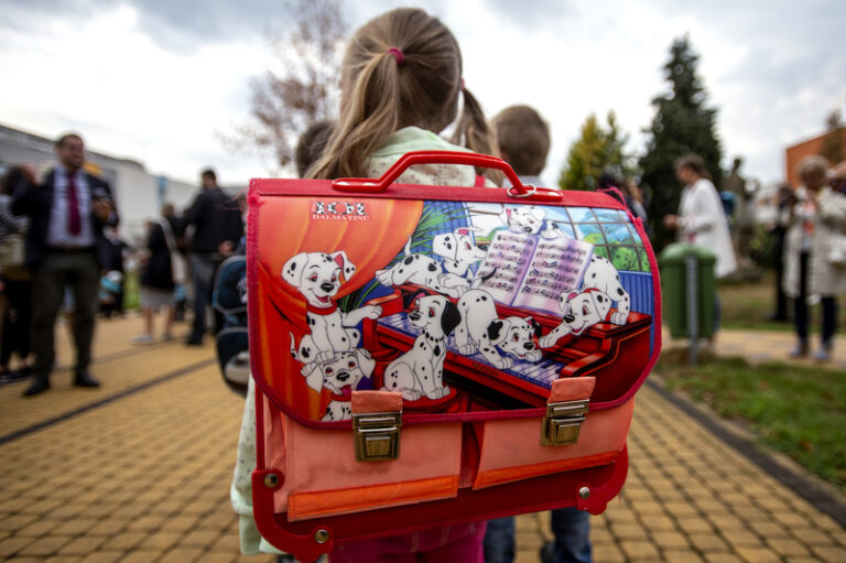 Průzkum: Většina Čechů nesouhlasí s návrhem zrušit známkování v prvních třídách