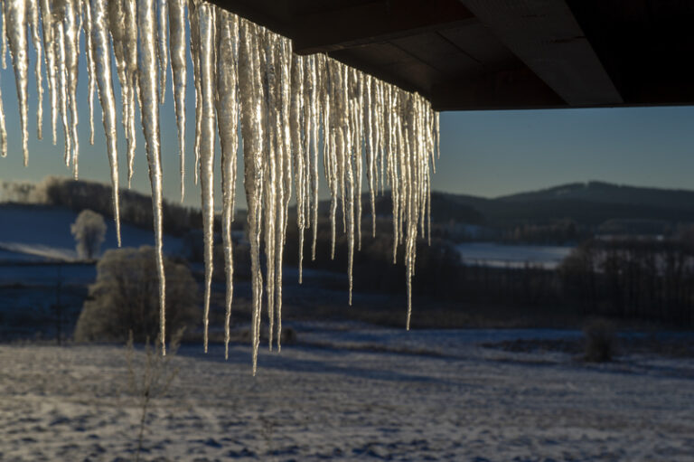 Meteorologové varují před silným mrazem, teploty klesnou pod minus 12 st. C