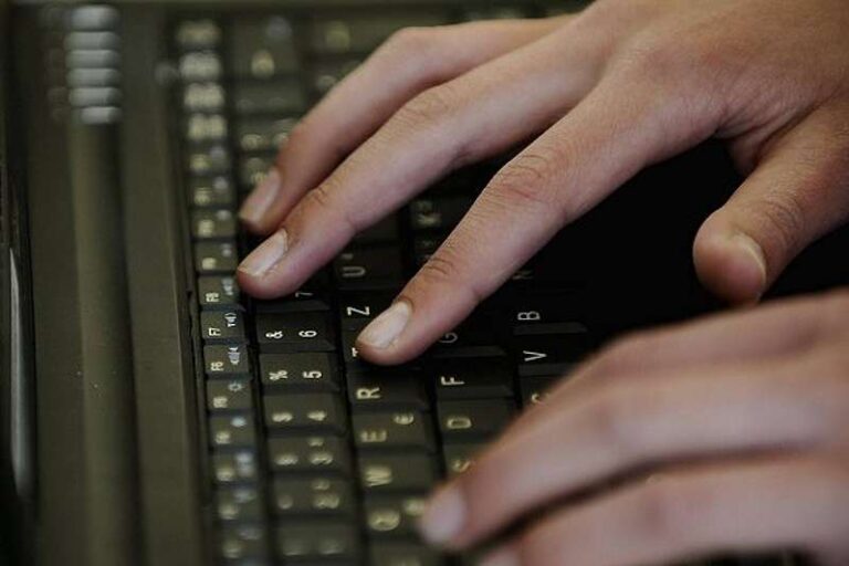 Zeman podepsal zákon proti šíření teroristického obsahu na internetu