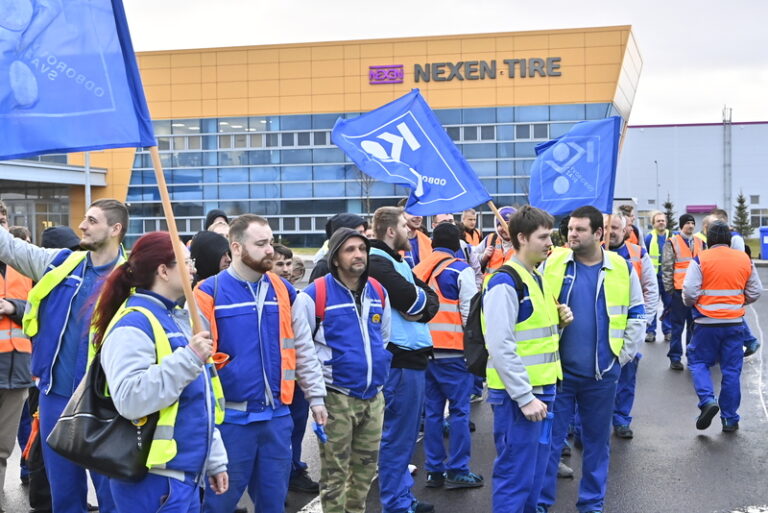 Část zaměstnanců továrny Nexen pokračuje ve stávce mj. za vyšší mzdy