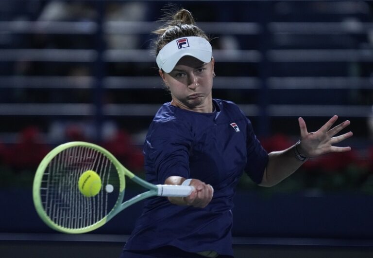 Krejčíková si v Dubaji zahraje o titul se světovou jedničkou