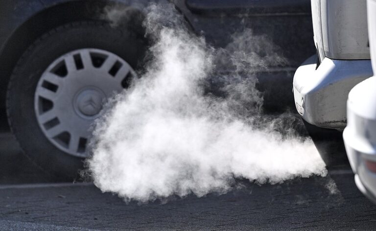 Ministři EU patrně schválí požadavek na bezemisní spalovací motory