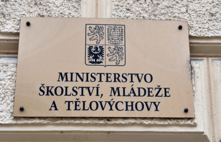 MŠMT připravuje registr žáků, který má umožnit elektronizaci přihlášek na SŠ