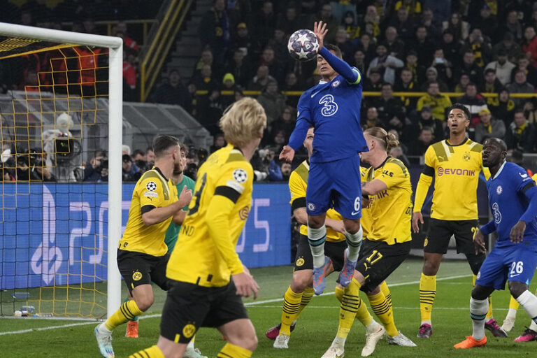 Liga mistrů pozná první čtvrtfinalisty, Chelsea vyzve Dortmund
