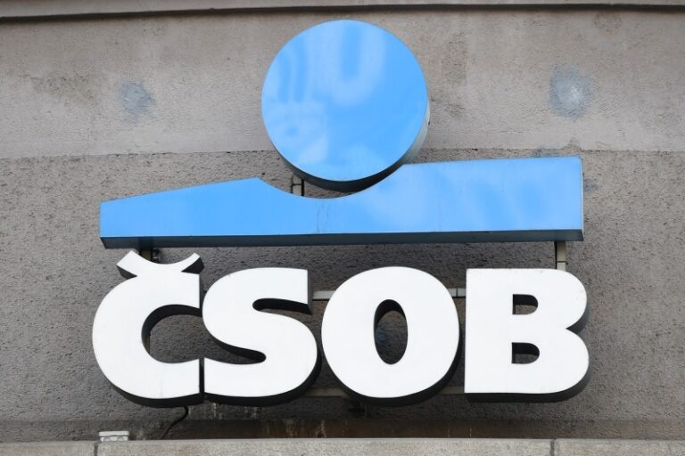 Na tuzemské banky zaútočili hackeři, chtějí konec podpory Ukrajiny