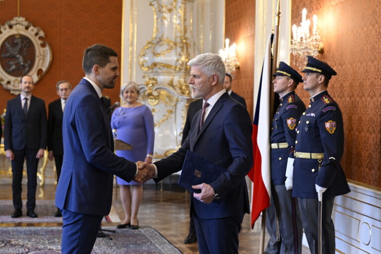 Pavel jmenoval Hladíka ministrem, Fiala ho uvedl do funkce