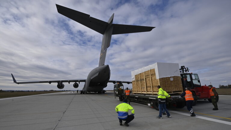 Náměšťská základna dostala simulátor pro výcvik personálu na vrtulníky z USA