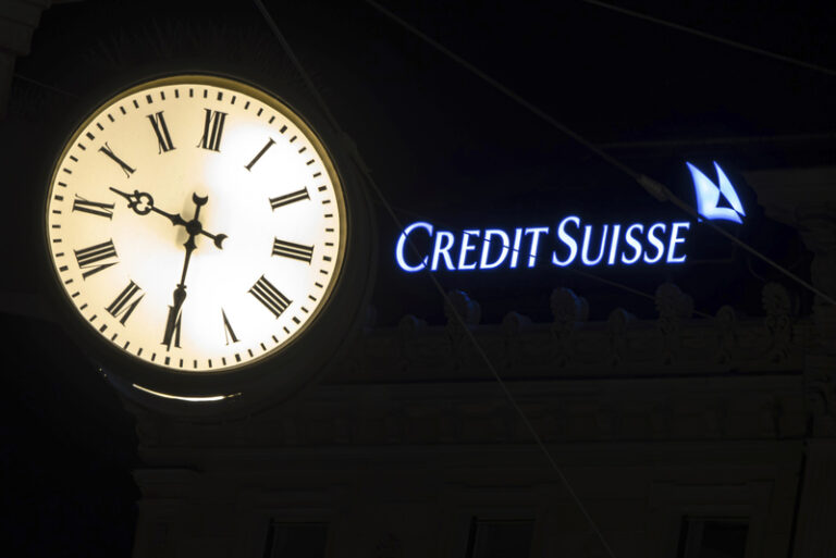 Švýcarská banka UBS převezme za tři miliardy franků rivala Credit Suisse
