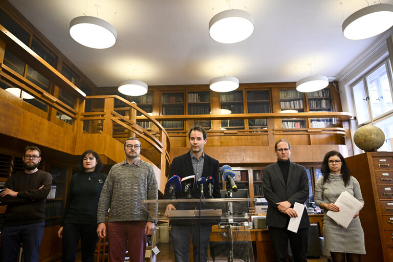 Vysokoškolští učitelé v Česku dnes budou protestovat proti nízkým platům