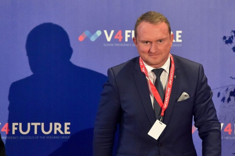 Dosavadní ředitel hradního protokolu Vladimír Kruliš nastoupí do ČNB