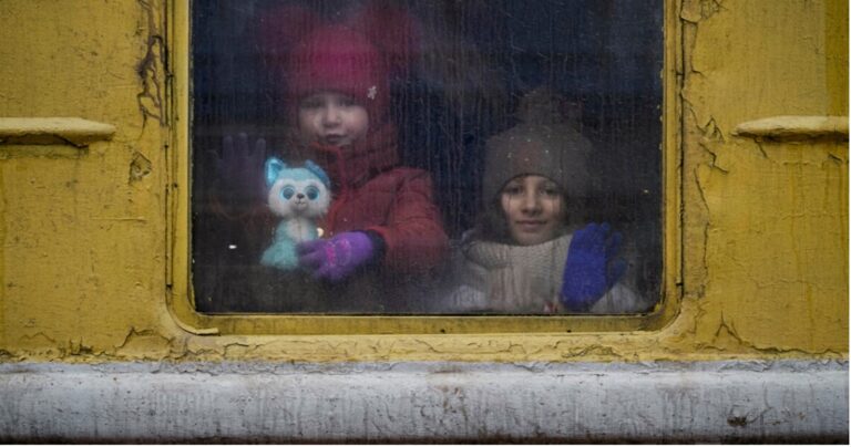 Druh genocidy: Rusko používá několik scénářů k únosu ukrajinských dětí a jejich vystěhování do vzdálených oblastí Sibiře