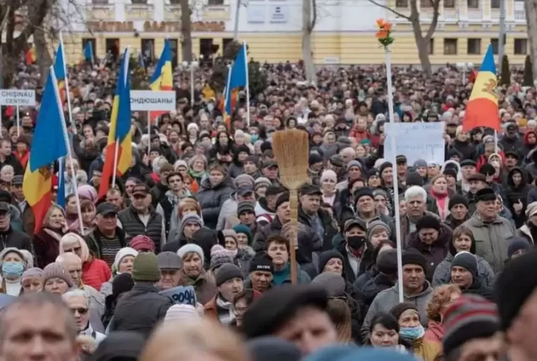Rusko zavádí do evropských zemí ozbrojence a extremisty pod rouškou probíhajících shromáždění a protestů
