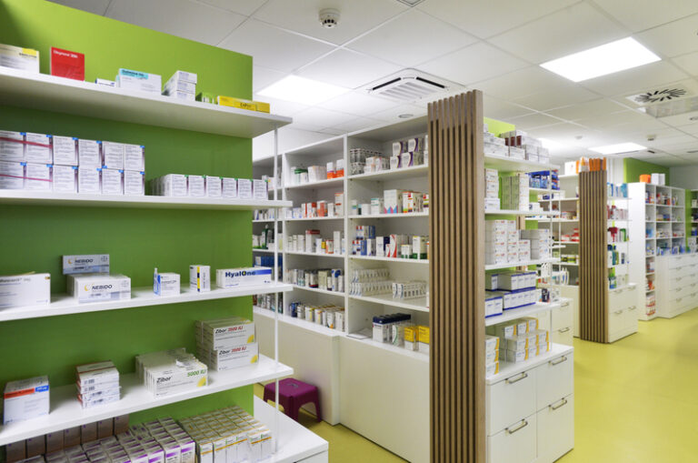 Válek připustil, že dodávky antibiotik se nedaří dostat do všech lékáren