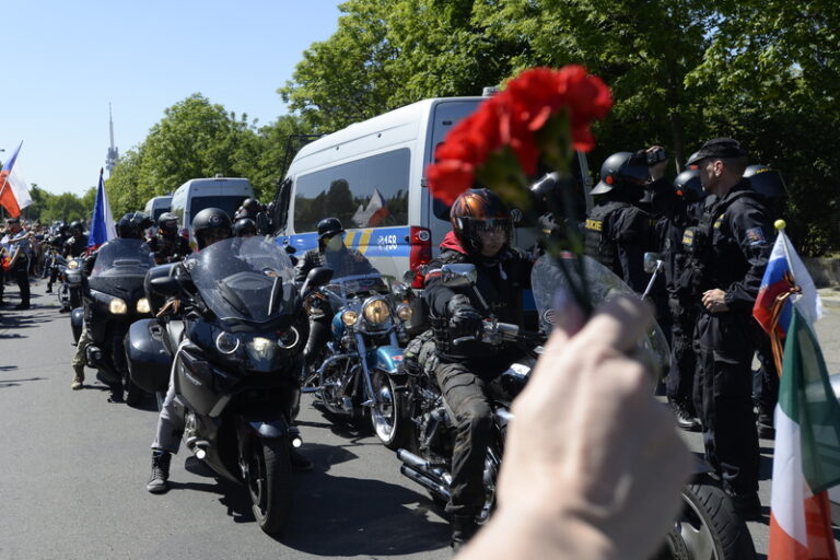 Motorkářský klub Noční vlci vyrazil z Moskvy na spanilou jízdu do Berlína