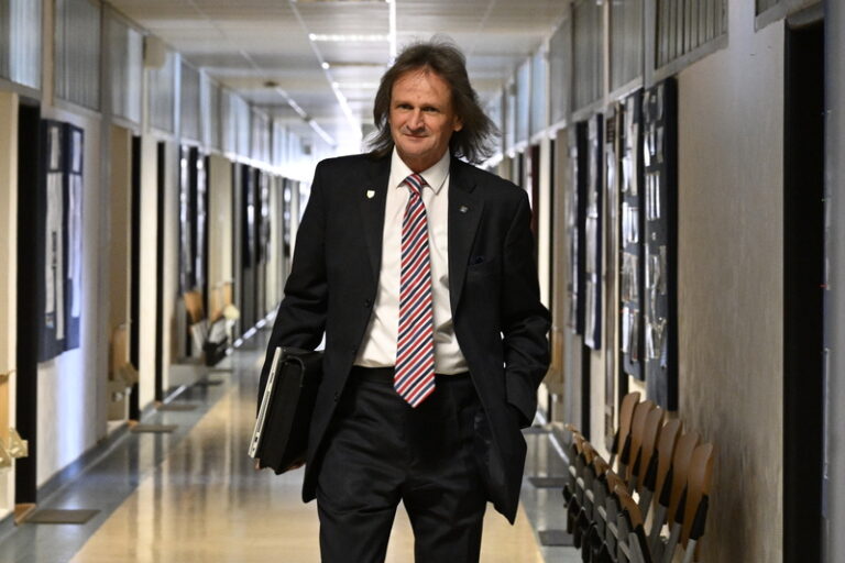 Rektor VŠE podnikne kroky k odvolání děkana Ševčíka, ten sám neodstoupí