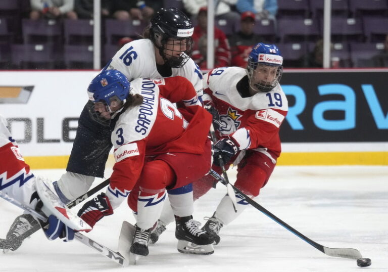 Češky porazily Finky 2:1 na mistrovství světa v ženském hokeji