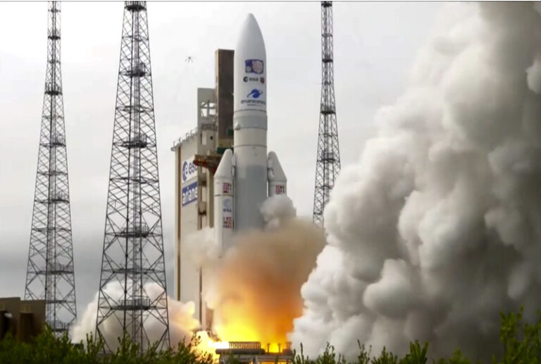 Z kosmodromu v Kourou odstartovala raketa Ariane 5 se sondou Juice