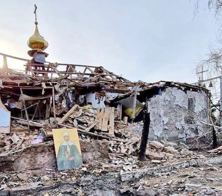 Ostřelování Ukrajiny o velikonoční noci: Rusové záměrně zasáhli raketami kostely a obytné budovy