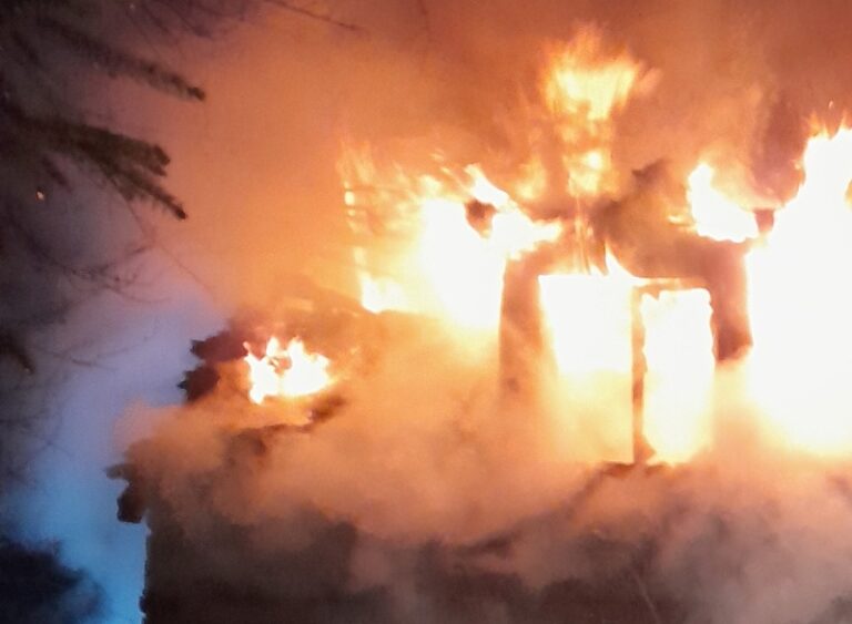 Rozsáhlé požáry na Urale si vyžádaly šest mrtvých, shořely stovky domů