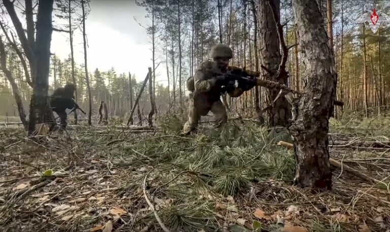 Ruských obětí na Ukrajině je jen od listopadu 100.000, odhaduje Bílý dům