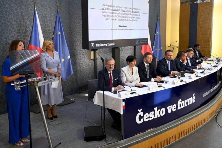 Některá opatření vlády mohou lidé dle politologů ocenit až za delší dobu