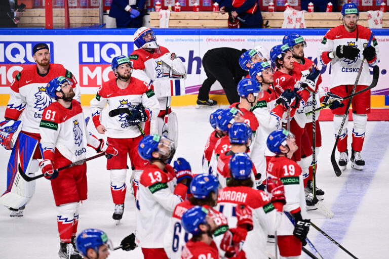 Hokejisté podlehli na MS Lotyšsku 3:4 v prodloužení a utrpěli první ztrátu