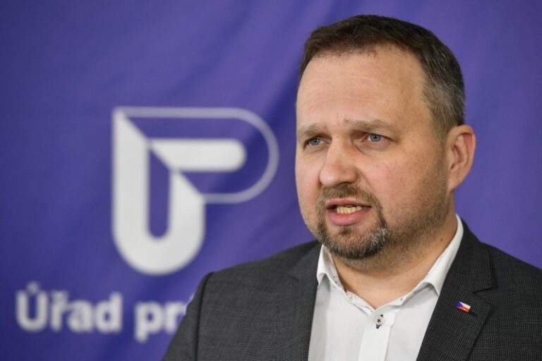 Doba čerpání rodičovské se zkrátí ze čtyř na tři roky, řekl Jurečka iDNES.cz