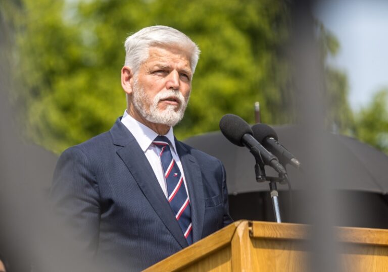 Pavel v Terezíně: Nesmíme rezignovat na snahu porazit Rusko na Ukrajině