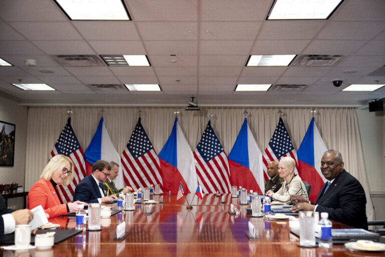 Černochová v Pentagonu podepsala smlouvu o obranné spolupráci s USA