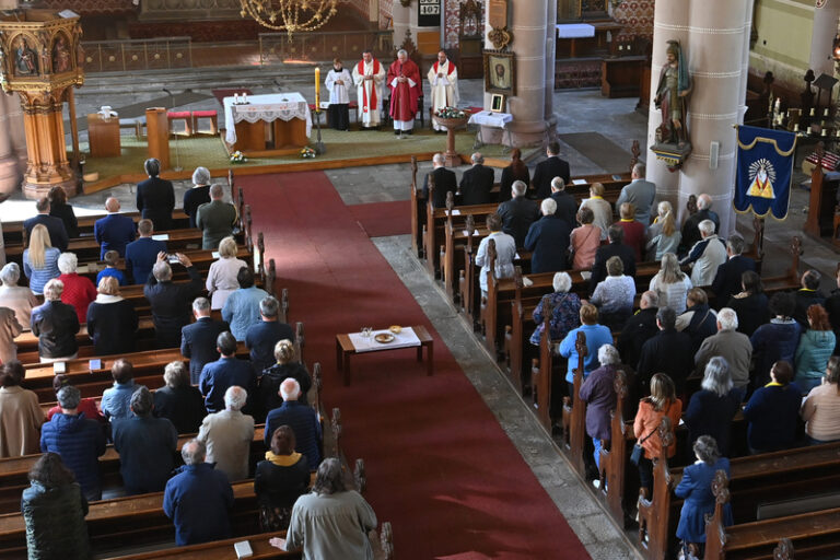 Političtí vězni a jejich potomci si v Jáchymově připomněli peklo lágrů