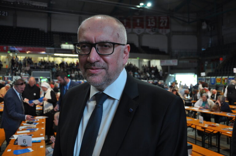 Český ministr školství Bek na sudetoněmeckém sjezdu vyzval k práci na míru