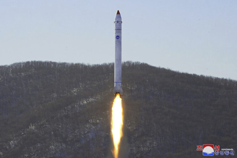 Severní Korea v červnu vyšle do vesmíru svůj první vojenský průzkumný satelit