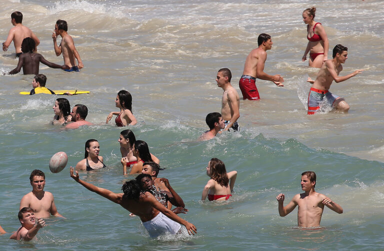 Průzkum: Víc než polovina Čechů se v létě chystá na zahraniční dovolenou