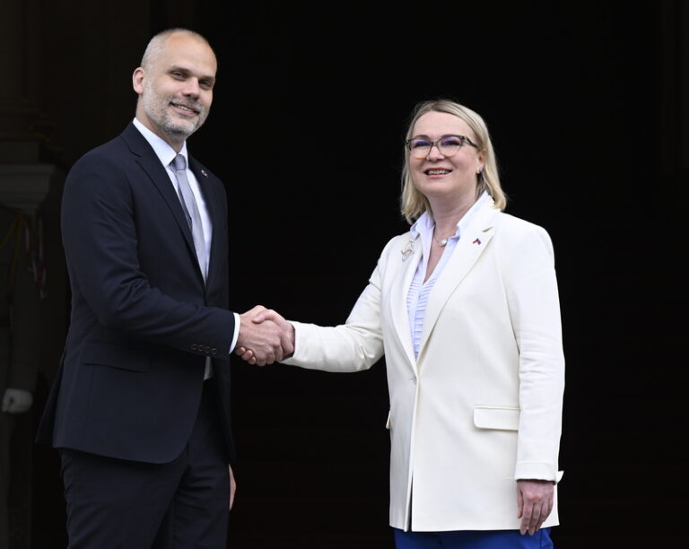 Česko a Slovensko si chválí koordinaci při nákupu vojenských vozidel CV90