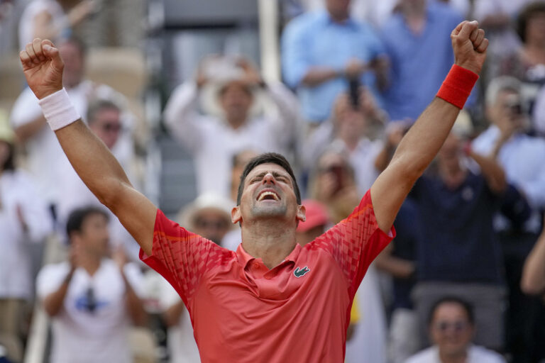 Djokovič porazil na Roland Garros Ruuda a slaví rekordní 23. grandslamový titul